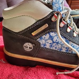 Mens Timberland size 7 Tree Logo Boots.